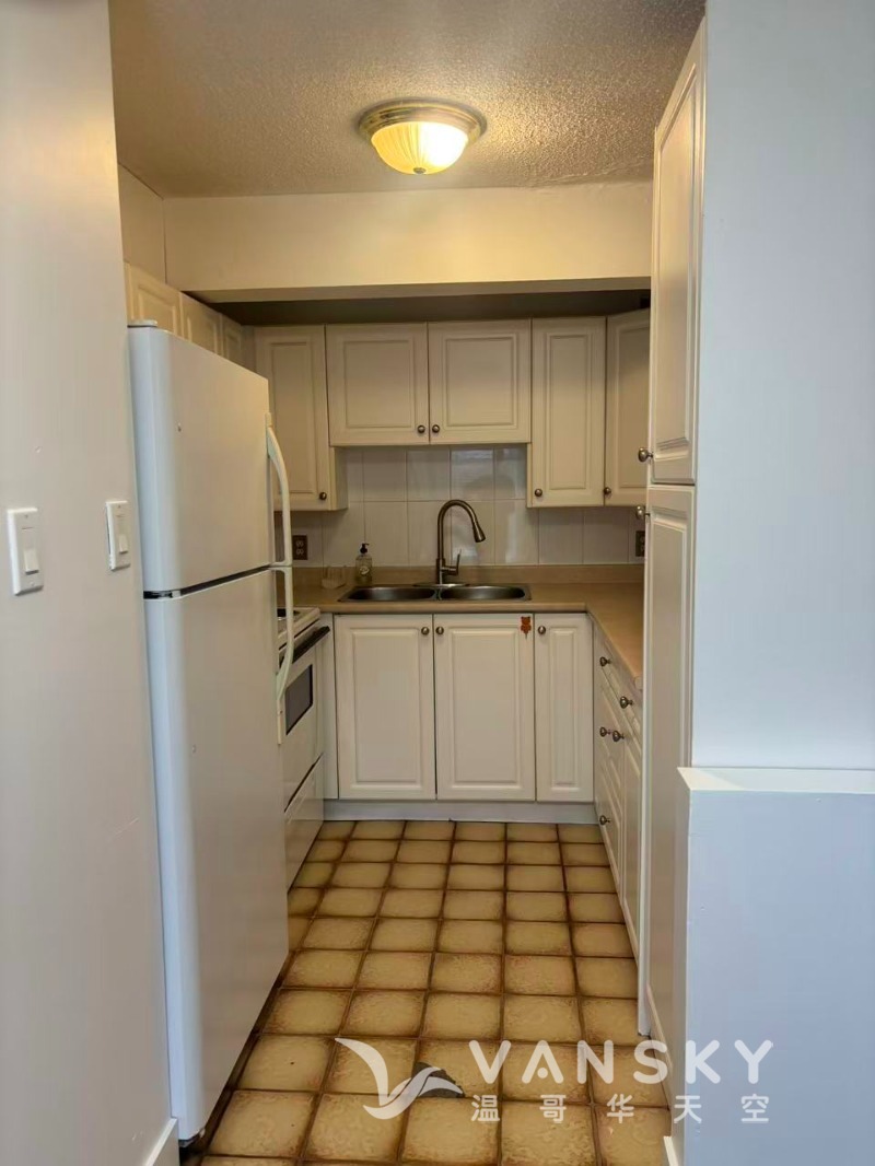 260412195014_kitchen 3.jpg